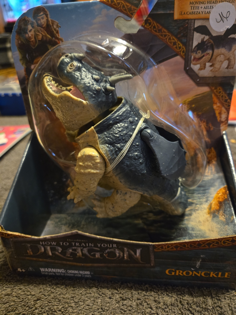 Gronckle Figure - Black & Cream 485